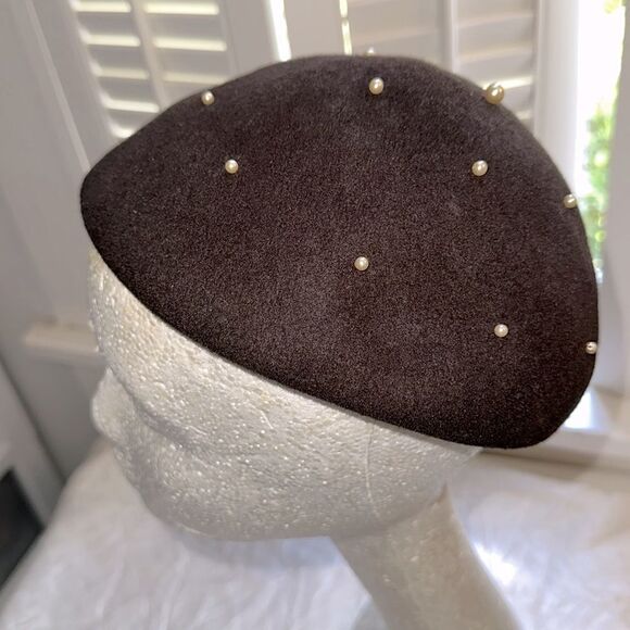 Vintage 40s/50s Glenover Brand Black Felt Beret with Pearl Accents on Top - Picture 2 of 7